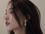 女生伤感气质图片,忧伤女子独倚窗