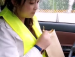 小姐姐考完试换手机壁纸,小姐姐换上清新壁纸，迎接手机新生活